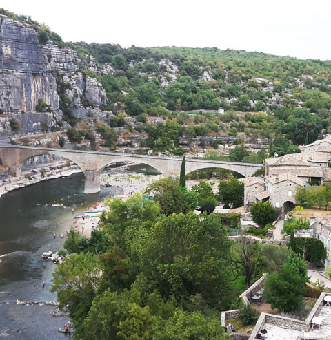 Découvrez la trottinette électrique en Ardèche avec Insolite Ride